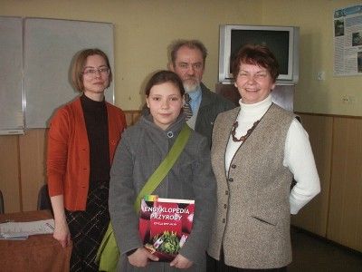 Jury: Bronisława Peplińska, Jerzy Dąbrowski, Janina Ruta.  Zwyciężczyni konkursu Zuzanna Świderska z SP Budzyń. 